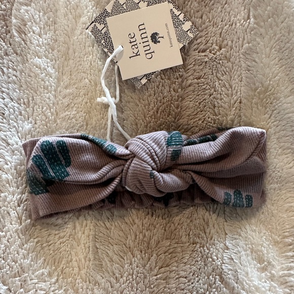 kate quinn Other - 💙5/$25💙 Kate Quinn stretchy knot top headband L NWT